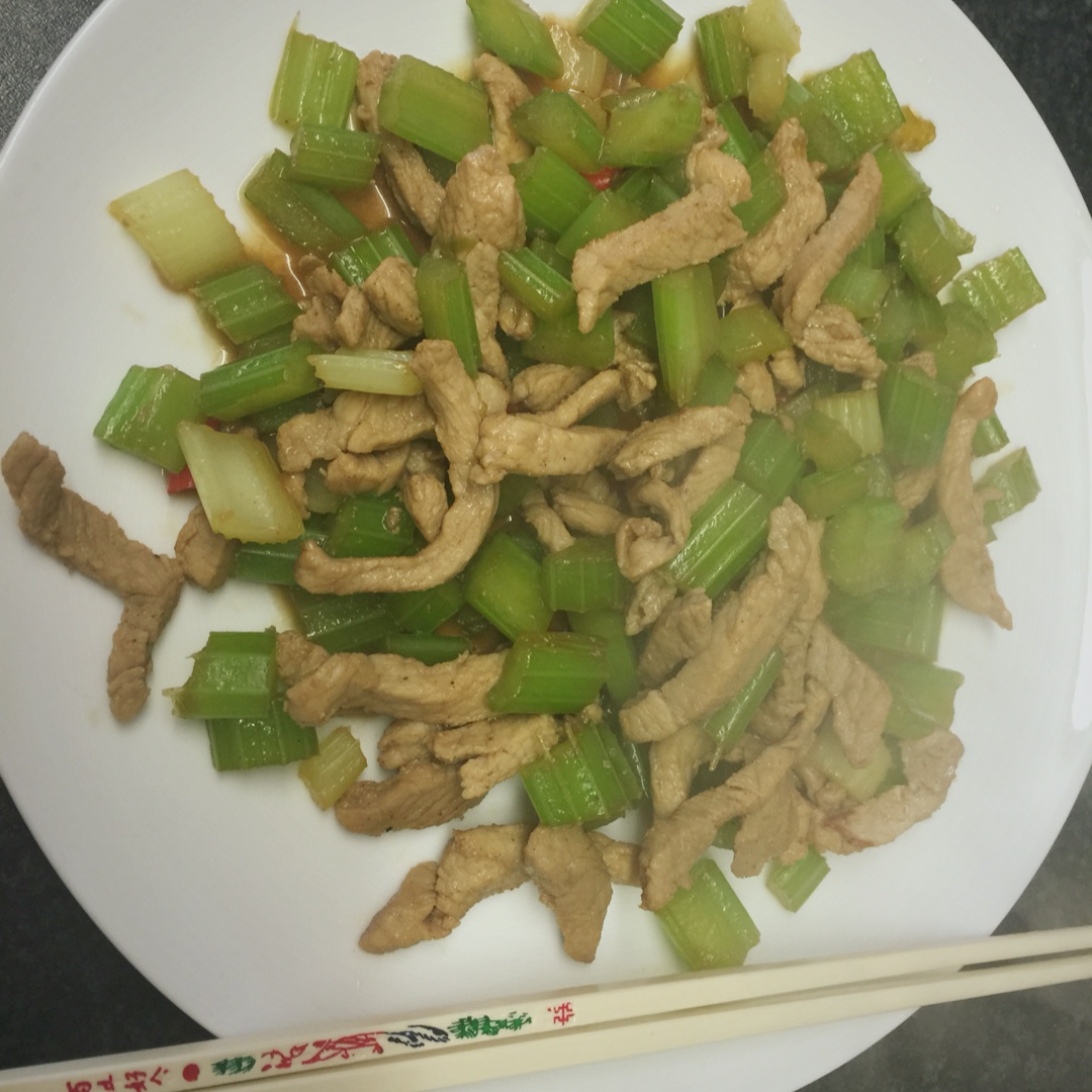 芹菜炒肉