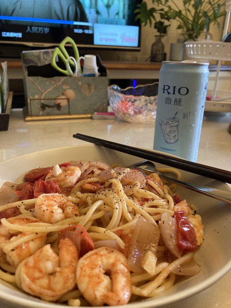 和意大利大厨学来的 | 蒜香黄油鲜虾意面