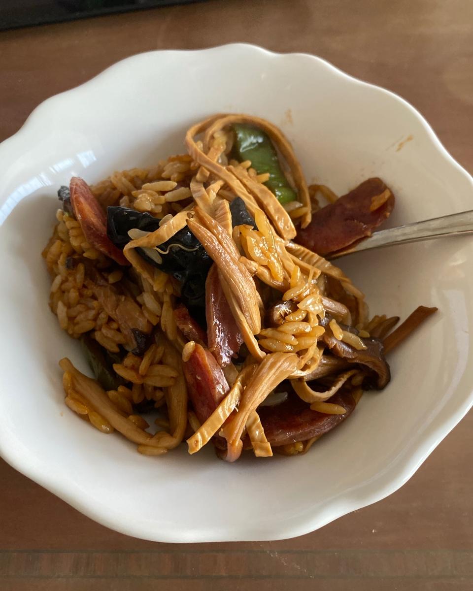 【电饭煲腊肠煲仔饭】