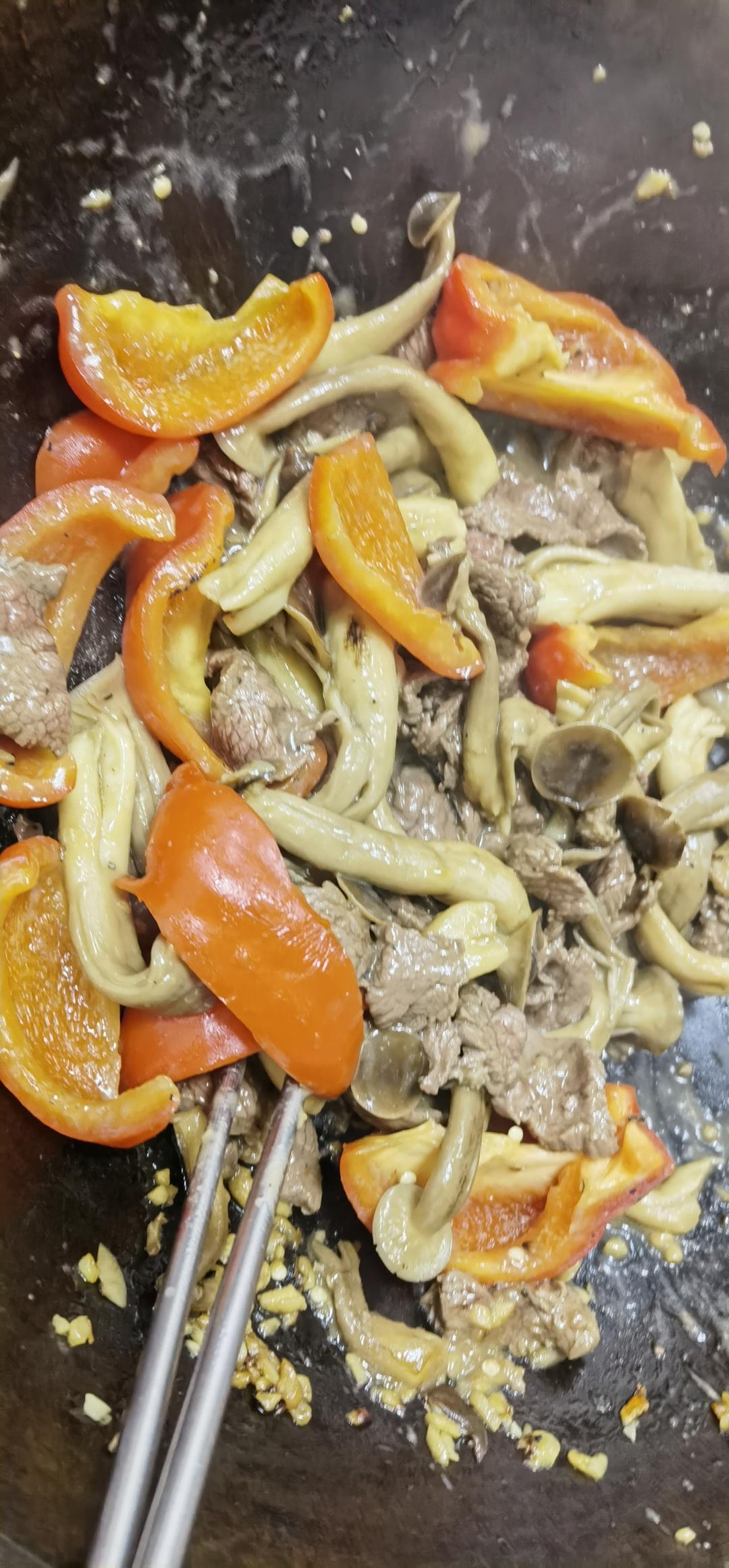 牛肉丝炒茶树菇