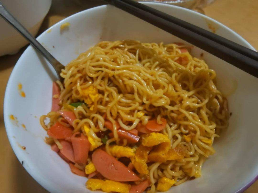 路边摊风味炒方便面