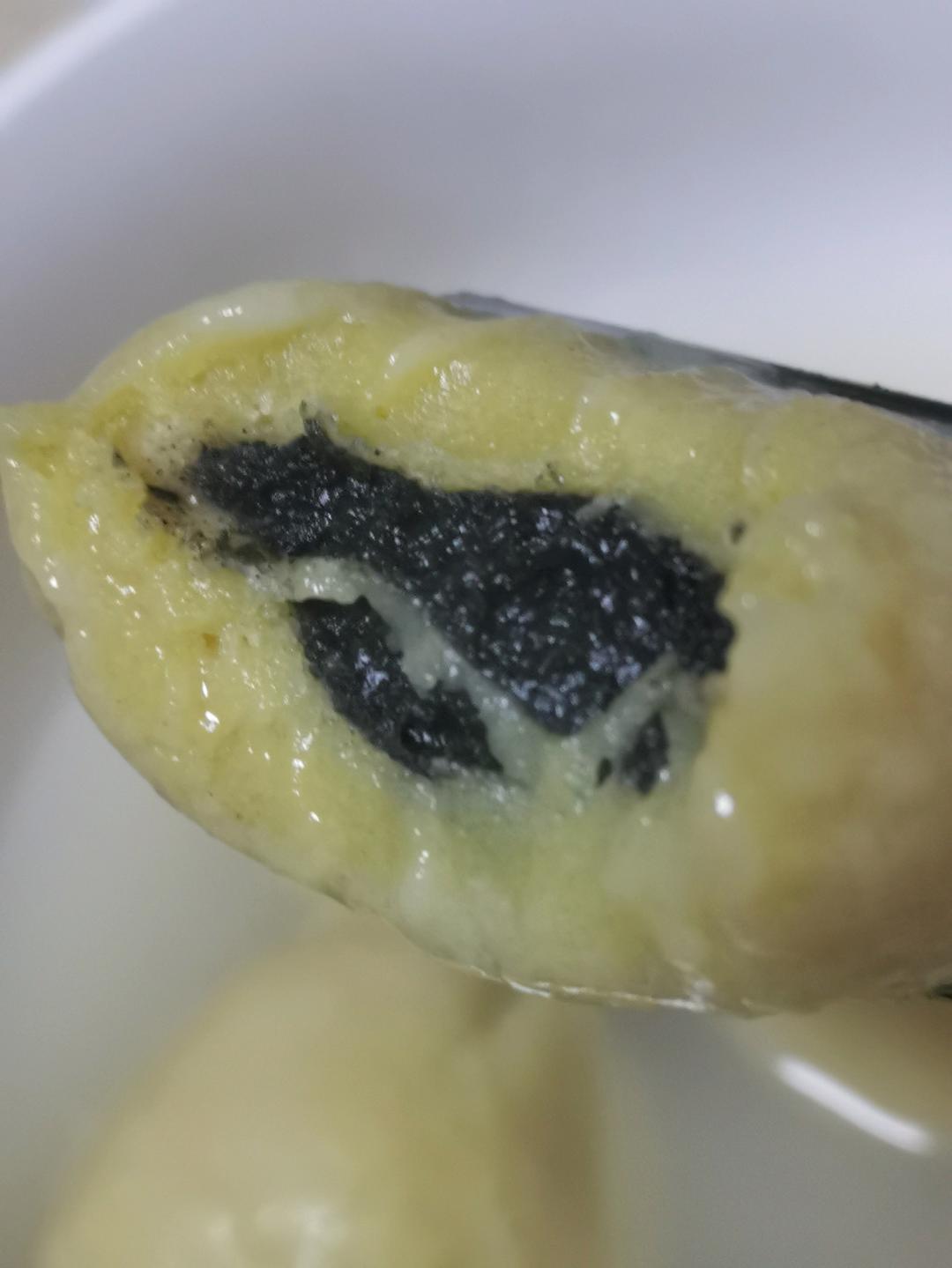 芝麻糊做馅的黑芝麻汤圆（简单的馅料，不简单的味道）