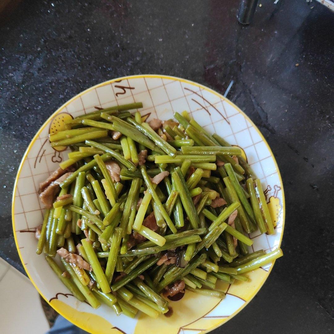快手家常菜 蒜苔（蒜苗）炒肉