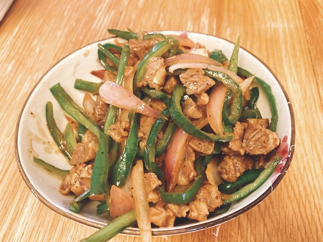好吃的舔盘子的青椒洋葱炒牛肉粒