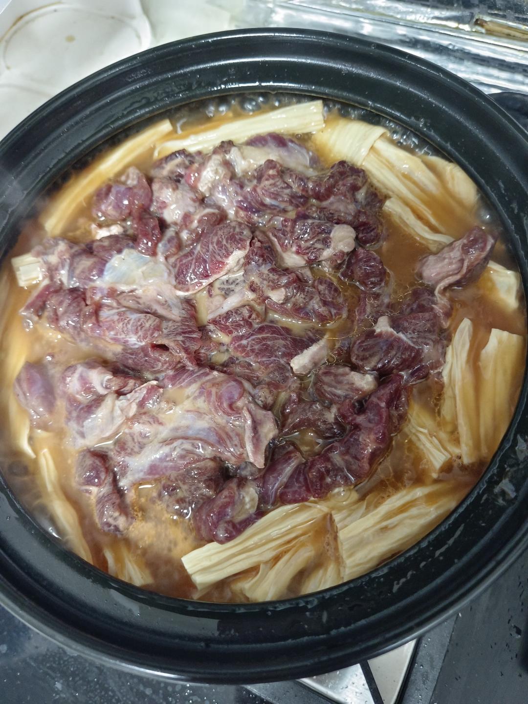牛肉腐竹番茄煲