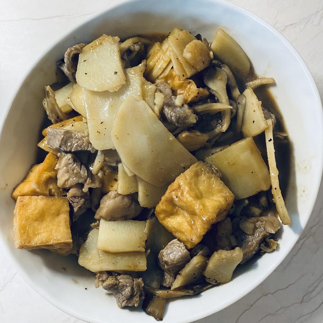 黑椒土豆蘑菇牛肉粒