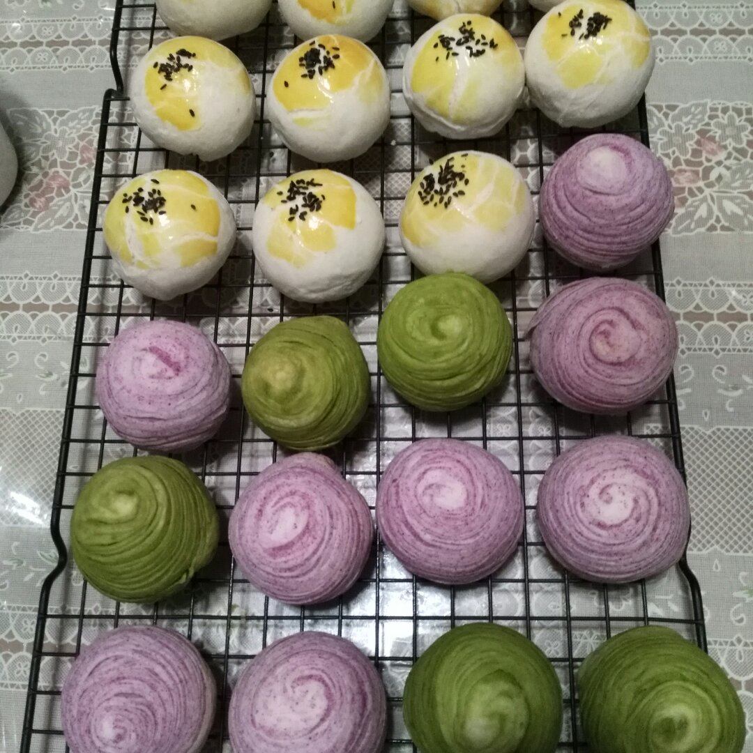蛋黄酥~紫薯、抹茶、原味~花好月圆，中秋快乐~内附一次做六色蛋黄酥方法~