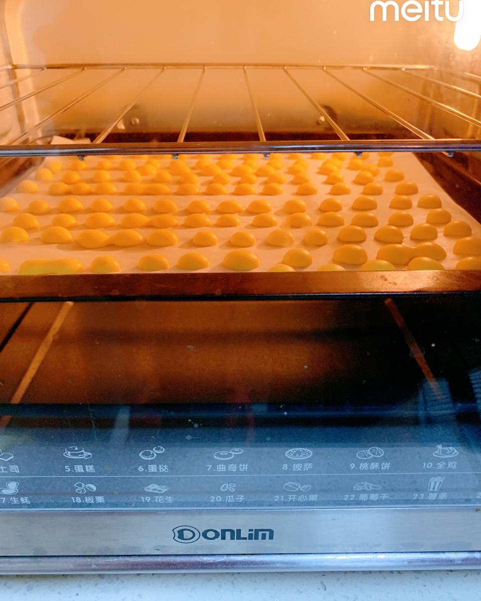 入口即化的无添加蛋黄溶豆