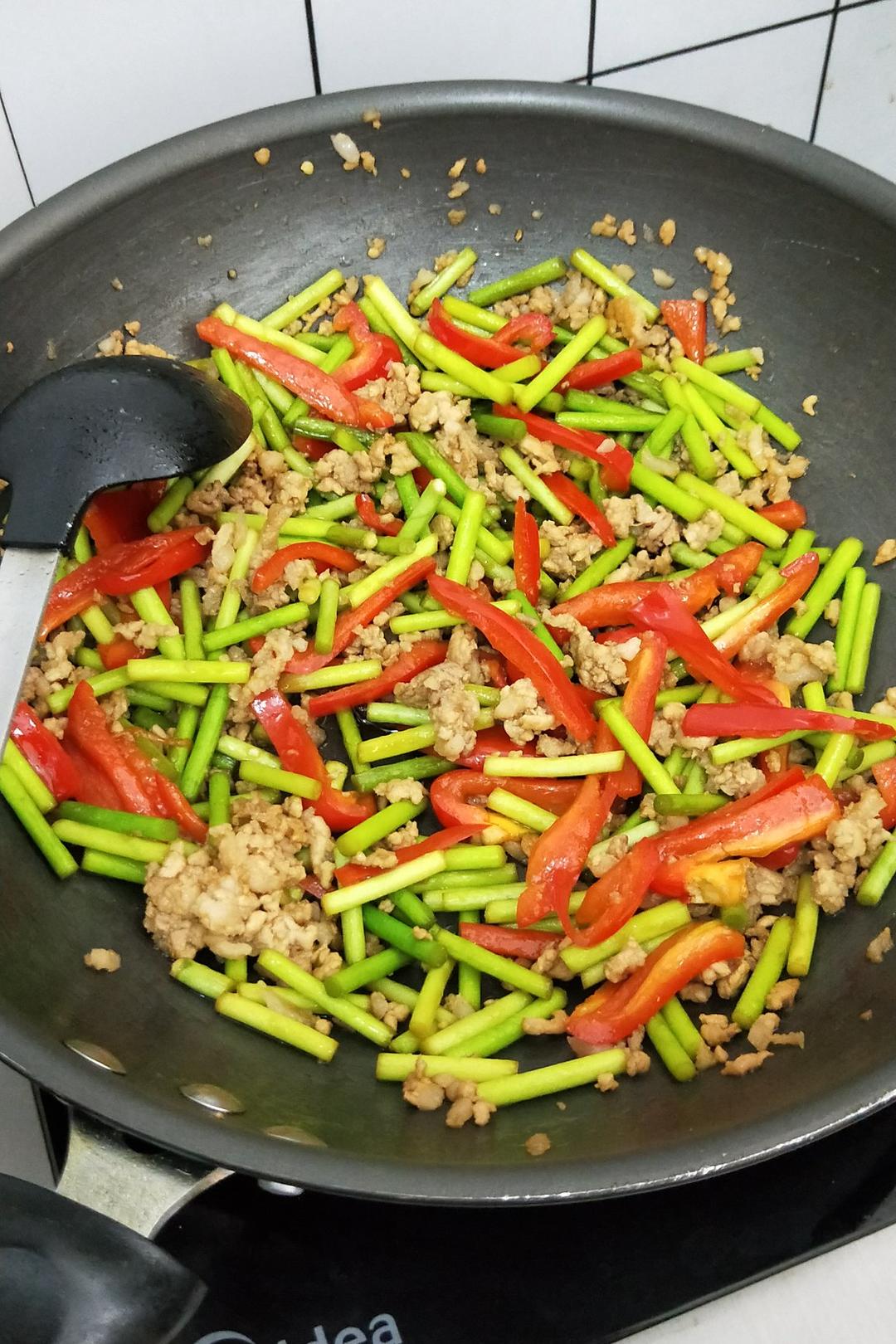 妈妈牌蒜薹炒肉