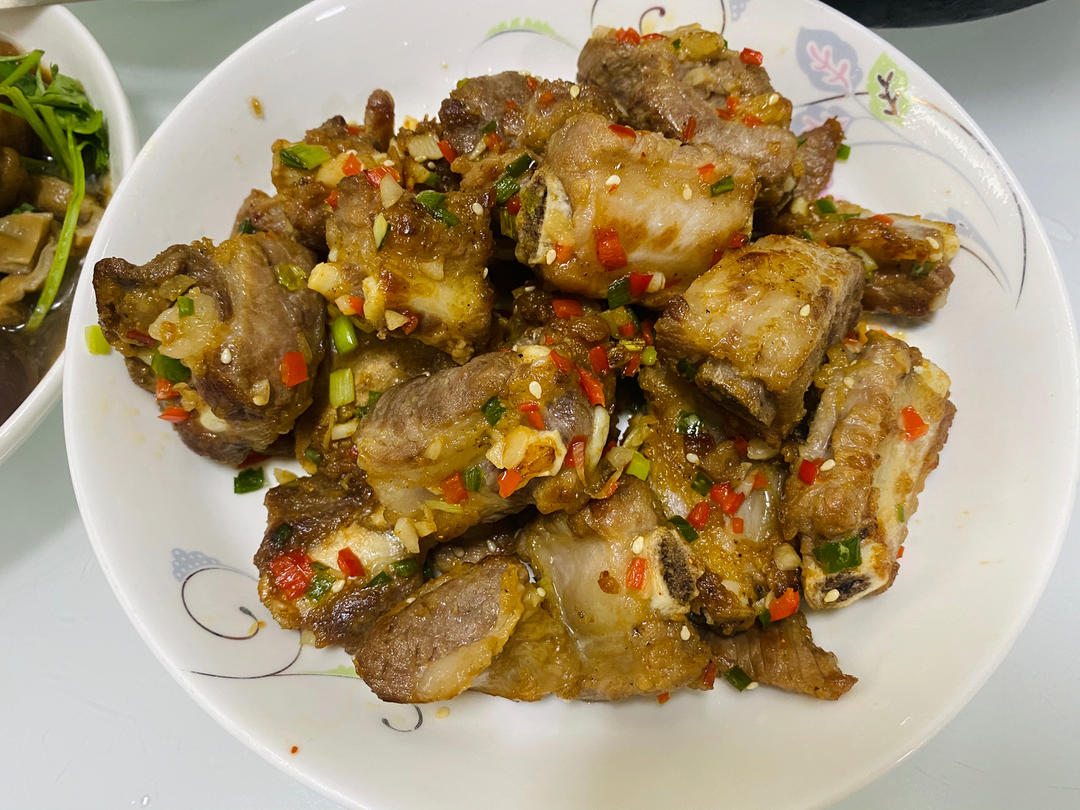 完美复刻中餐厅38块钱一份的椒盐排骨，骨香肉烂，好吃到吮手指
