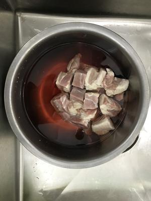 电饭锅&炒锅篇二：
酸甜可口的番茄炖牛腩的做法 步骤1