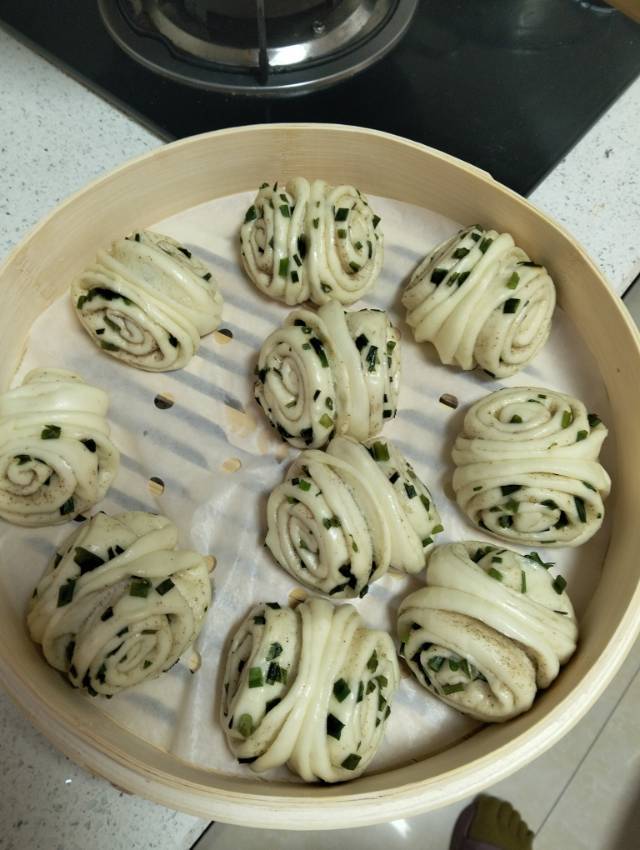 🌺椒盐葱香花卷🌺（操作简单，好吃又好看）