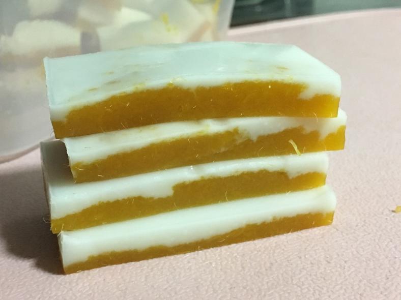 妈妈们快看，这道甜品是会跳舞的，孩子们一定喜欢！——芒果千层糕