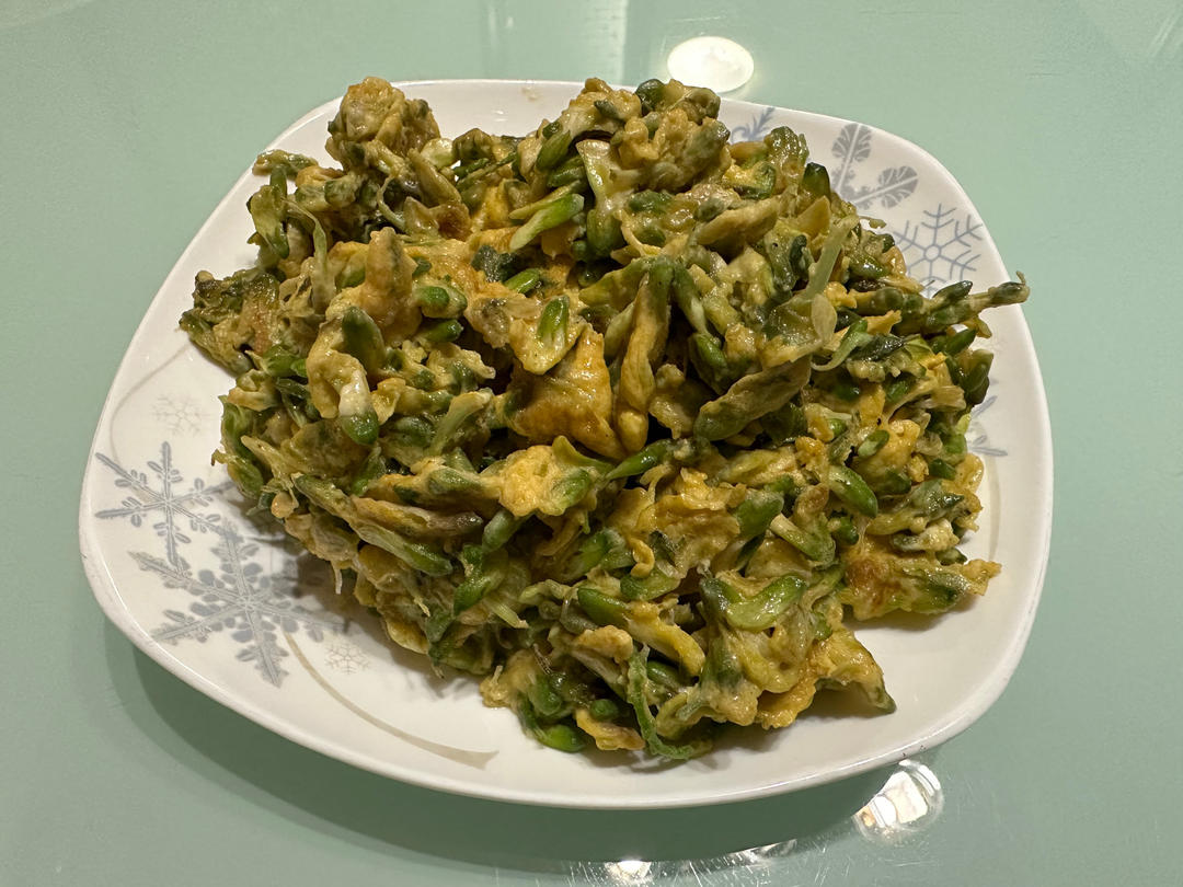 槐花炒鸡蛋