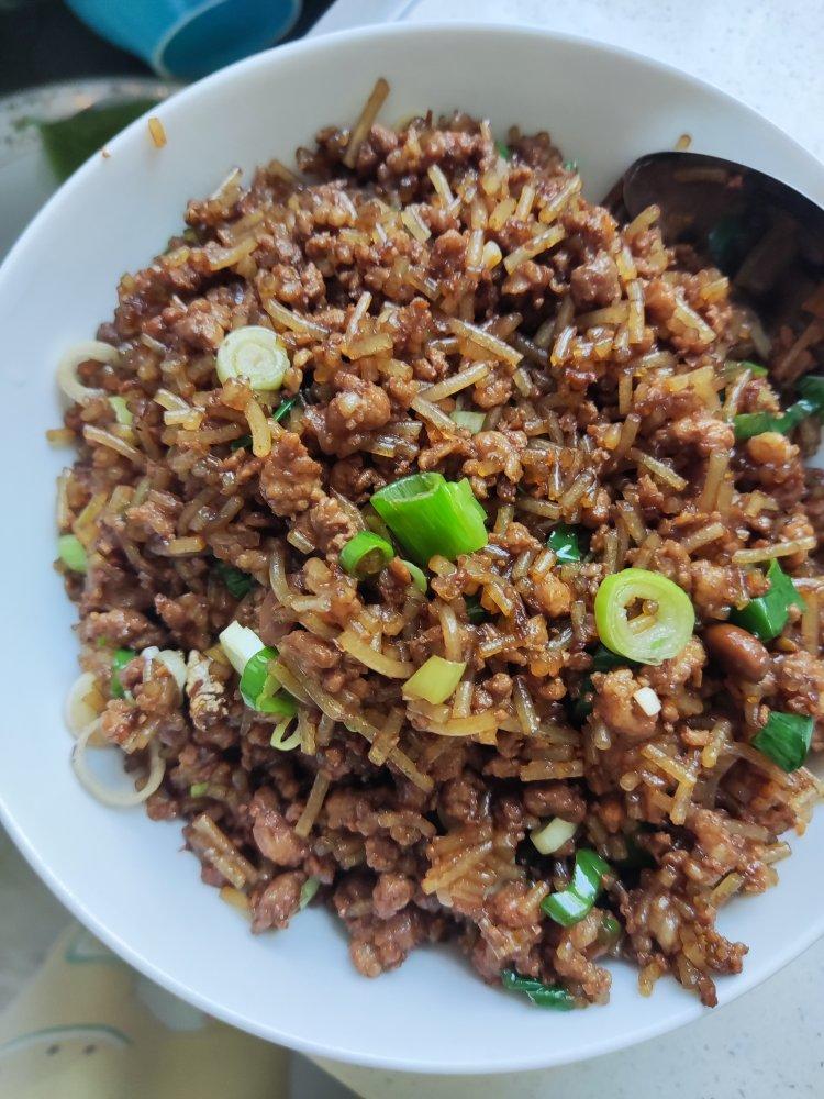 酱香粉条肉包子