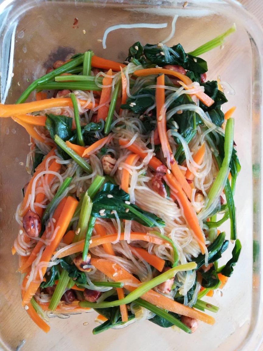 开胃爽口又营养的菠菜拌粉丝