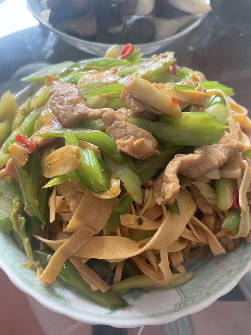 芹菜千张肉丝