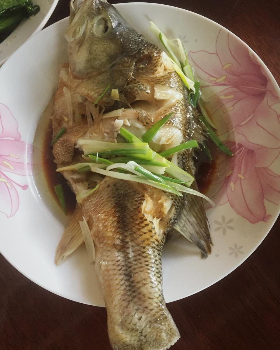 清蒸鱼～娃爸一招儿鲜(附小视频)