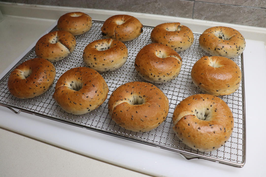 轻盐黑芝麻贝果