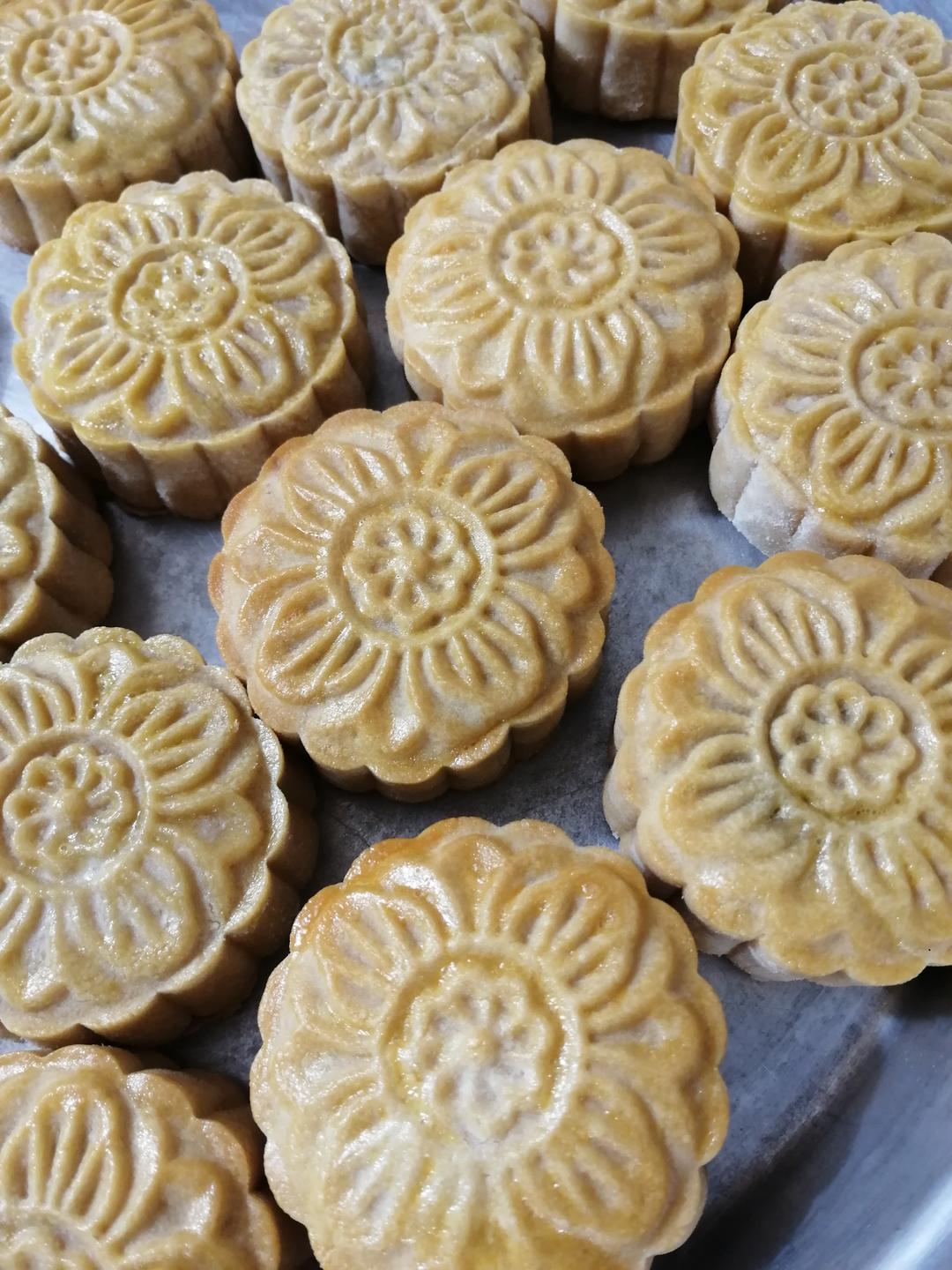 广式月饼—蛋黄莲蓉月饼