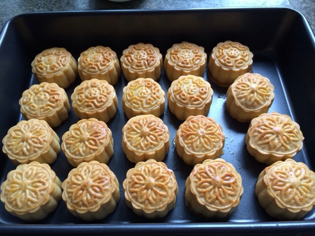 广式月饼——蛋黄莲蓉月饼