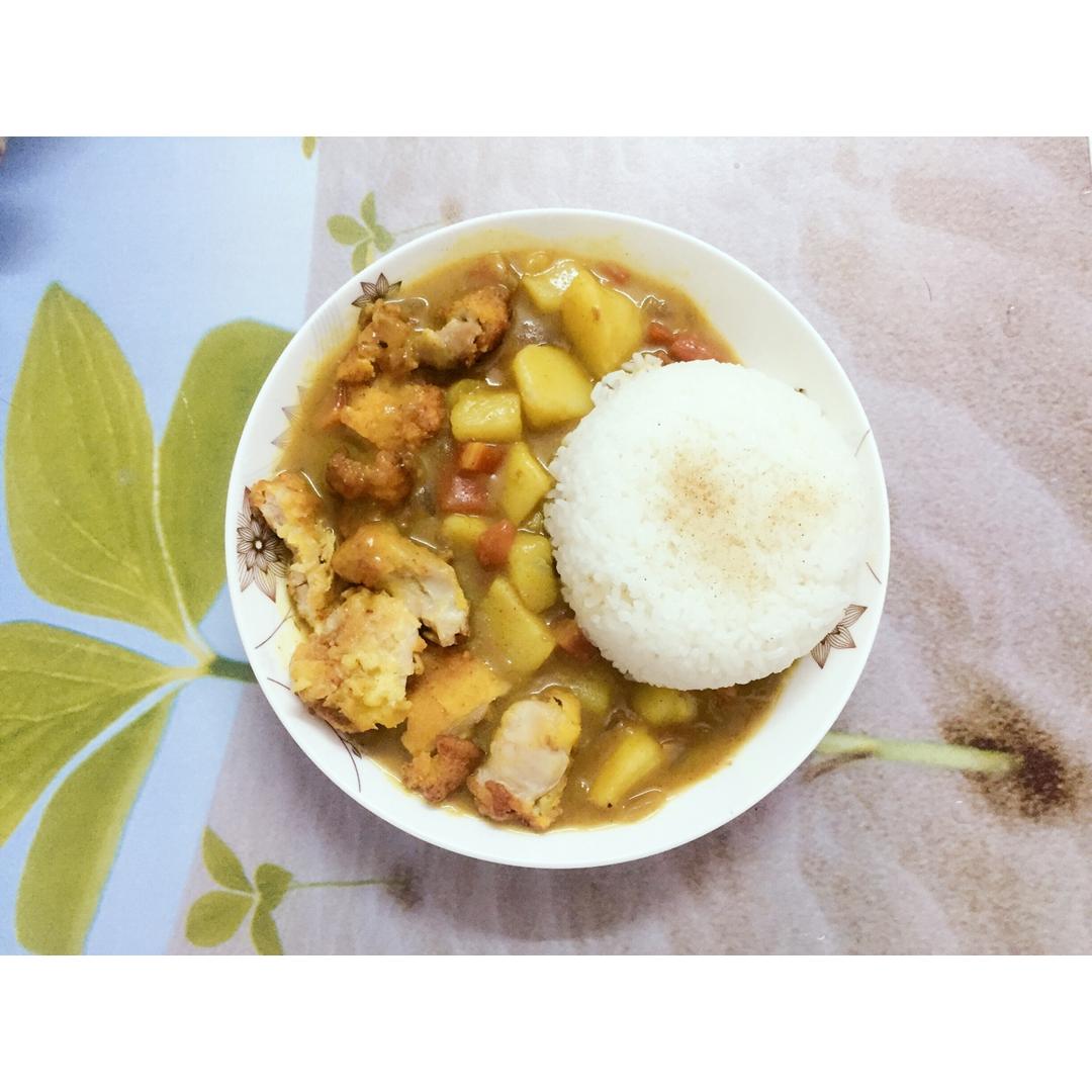 炸鸡排咖喱饭