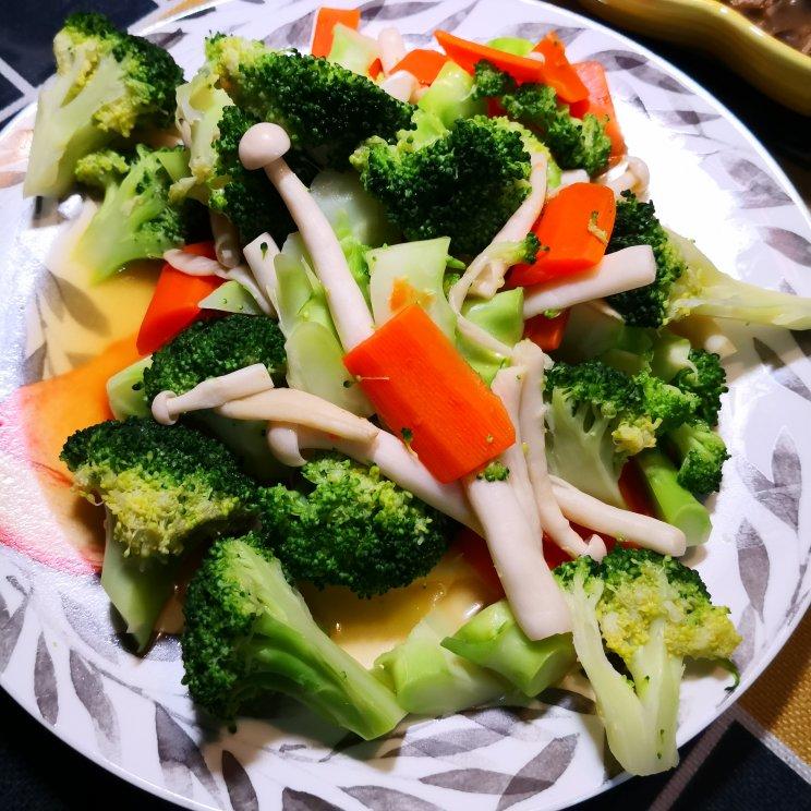 素炒蘑菇西兰花红萝卜