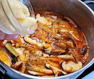 육개장白钟元菜谱韩式辣牛肉汤的做法 步骤11