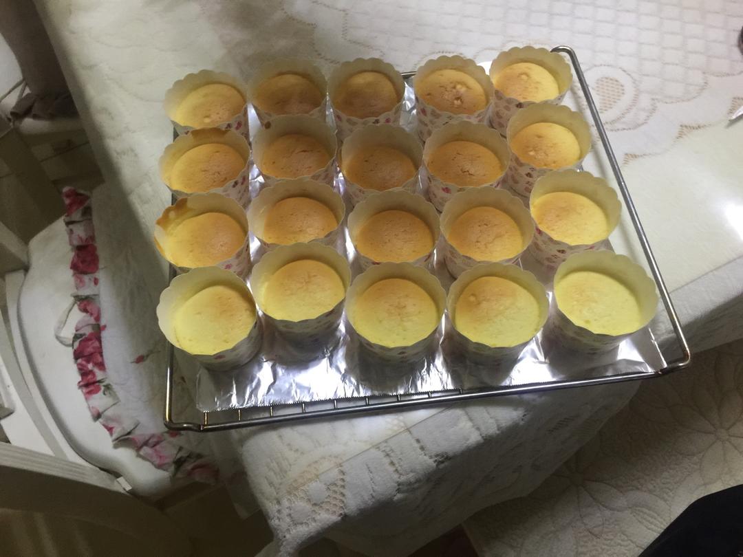 消耗淡奶油之作——淡奶油小蛋糕