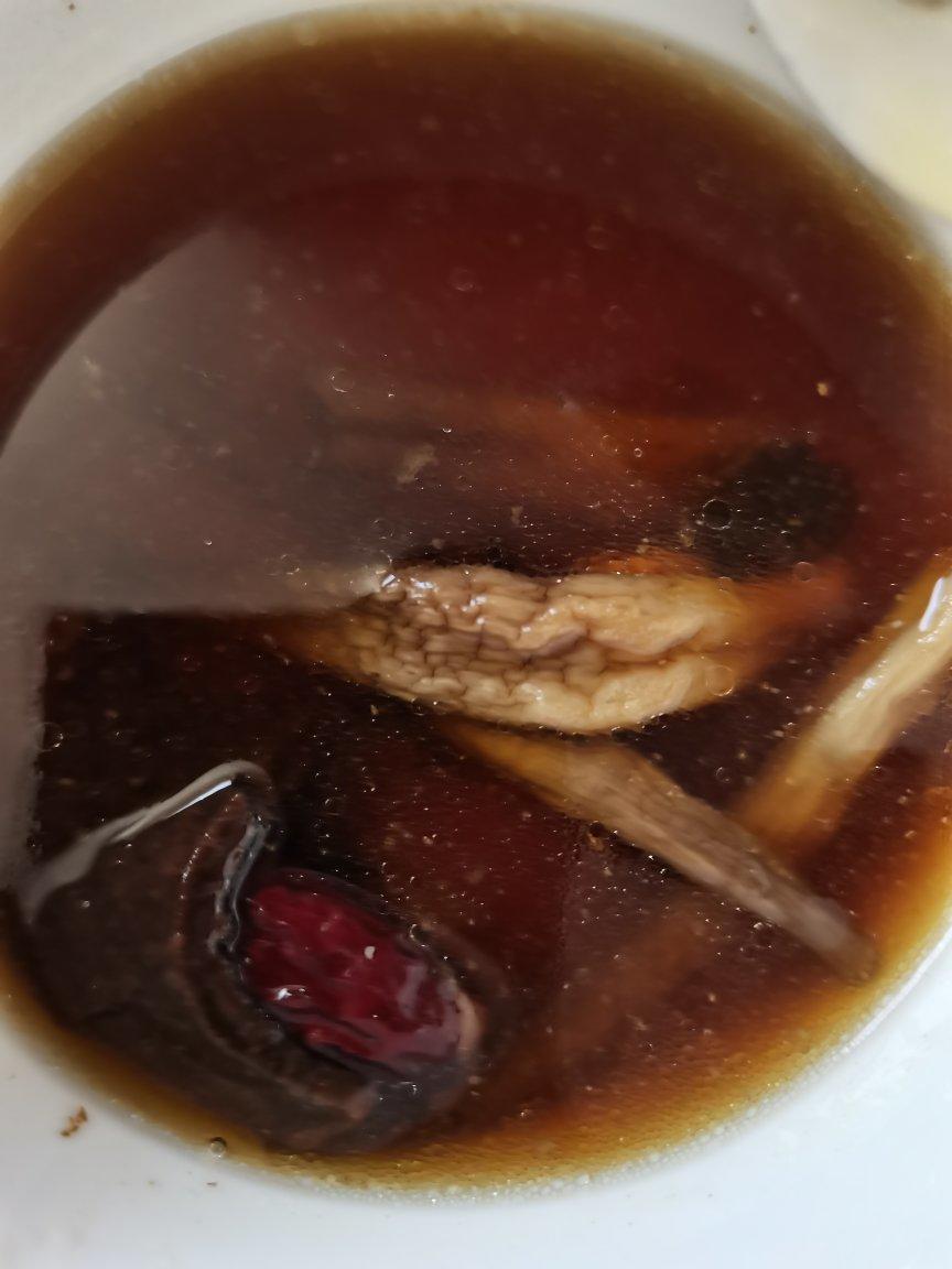 鸽子羊肚菌鹿茸菇汤