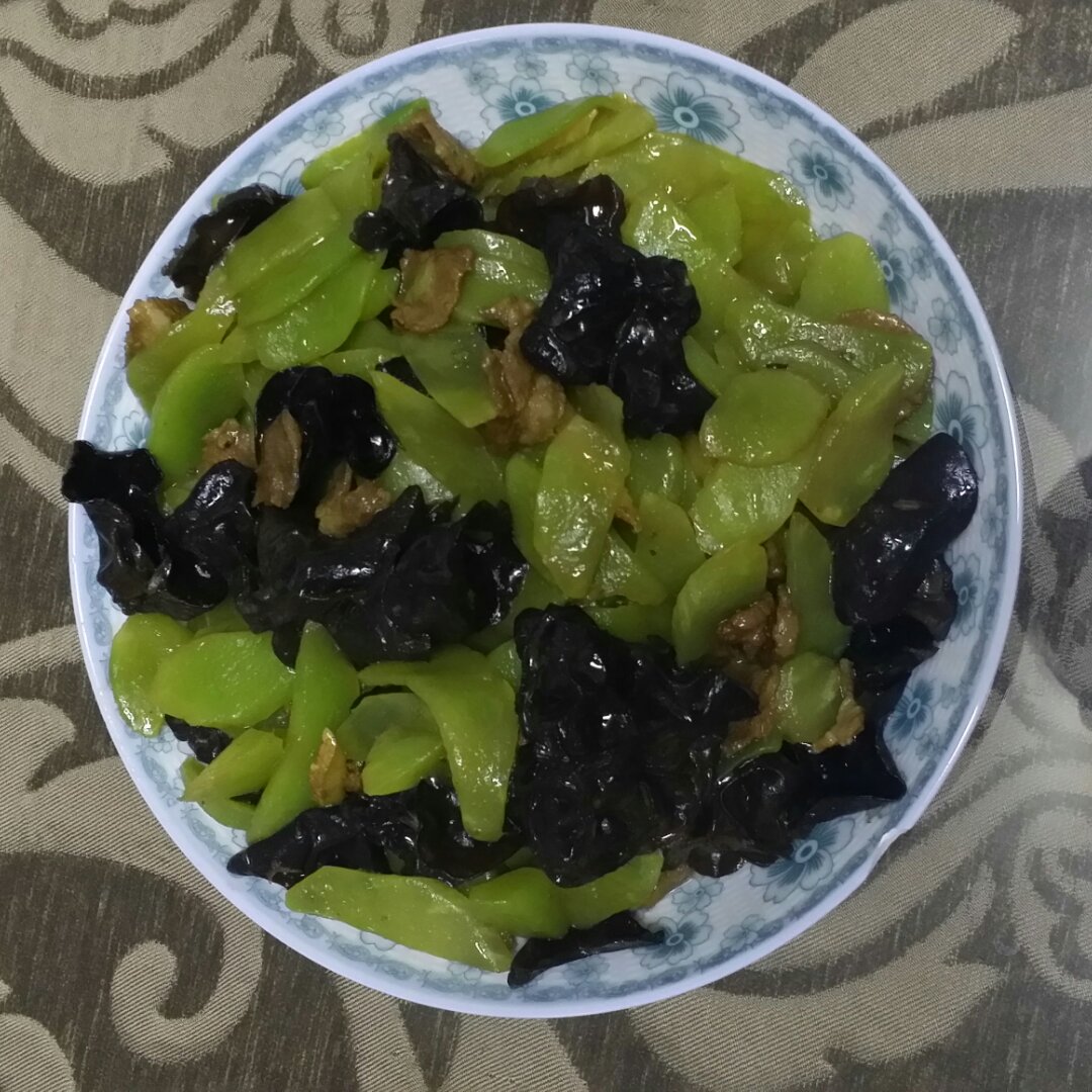 木耳莴笋炒肉片