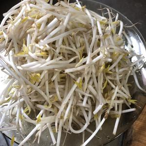 快手菜💛韭菜炒绿豆芽的做法 步骤2