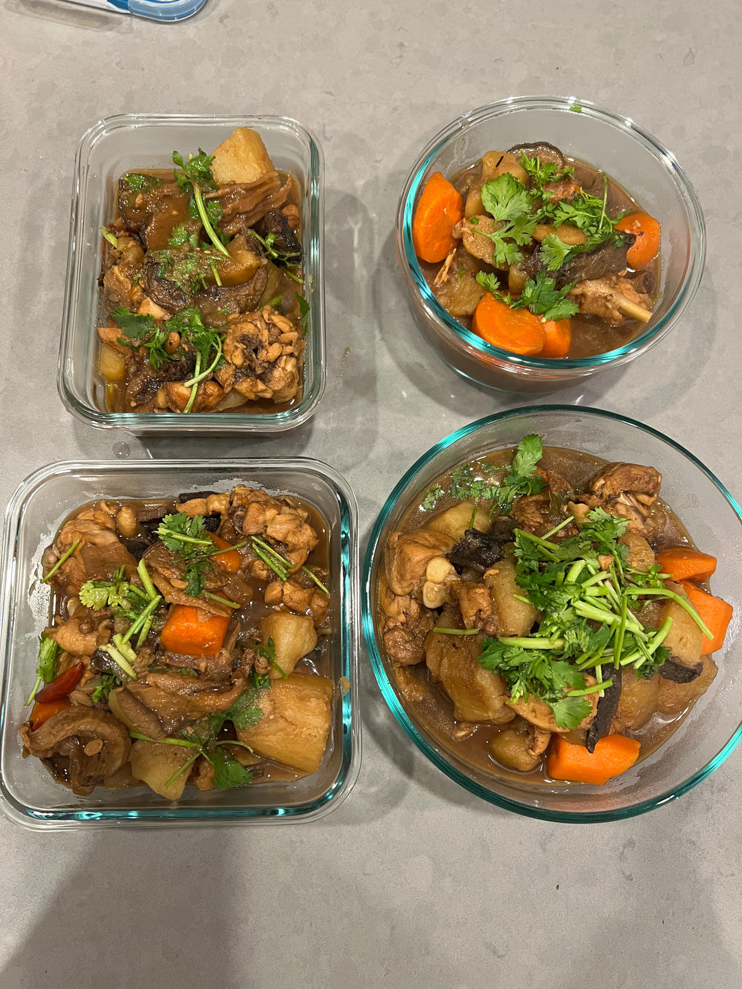 鸡腿炖土豆 上桌秒空盘 汤都喝干了！