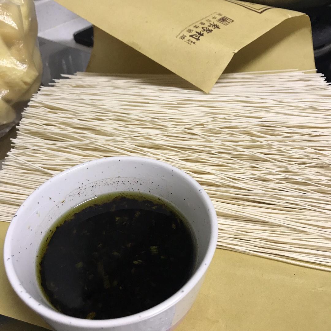 家常必备熬葱油教程+拌面