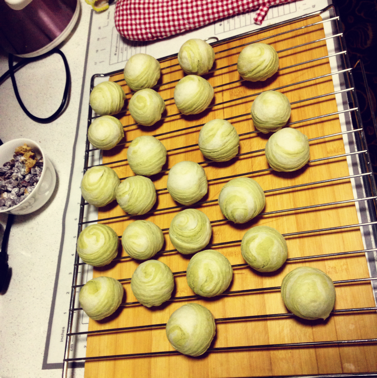 蛋黄酥~紫薯、抹茶、原味~花好月圆，中秋快乐~内附一次做六色蛋黄酥方法~