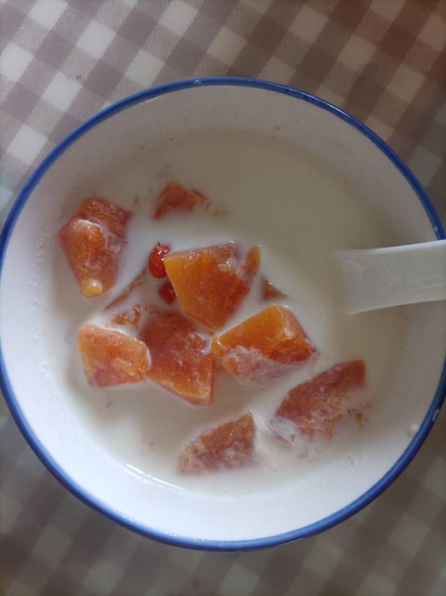 丰胸，下奶甜汤~木瓜炖牛奶
