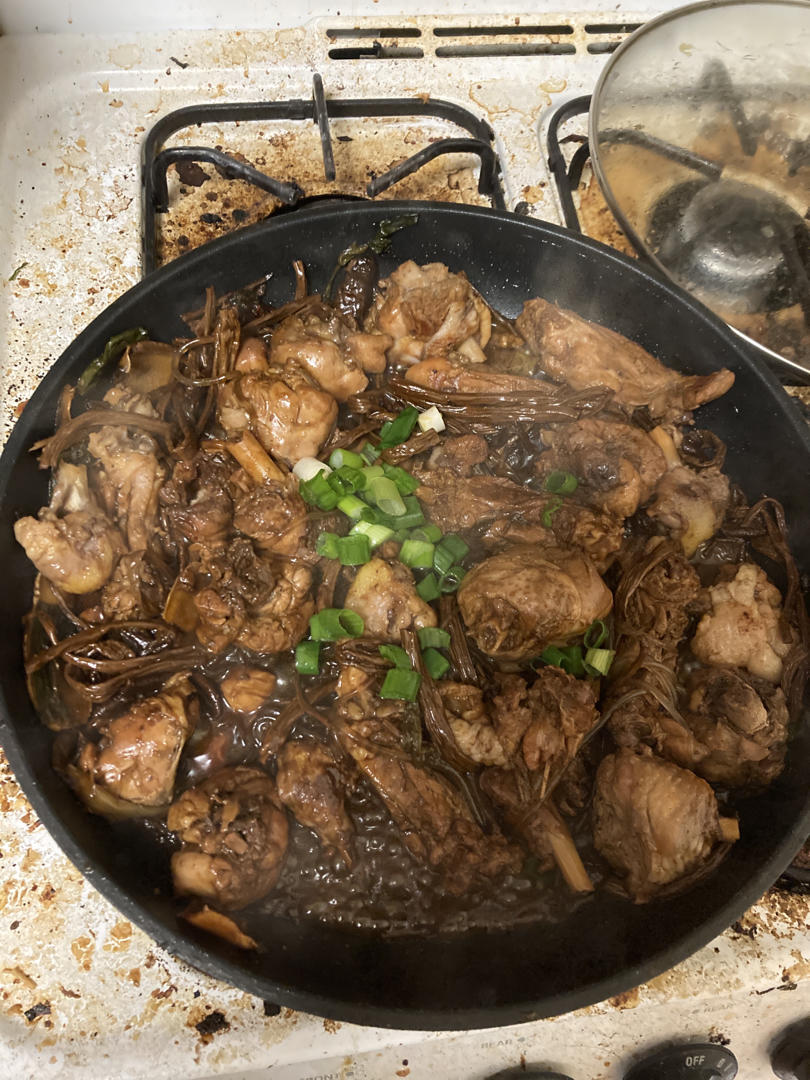 厨师长教你：“小鸡炖蘑菇”的家常做法，汤鲜肉美味，先收藏起来