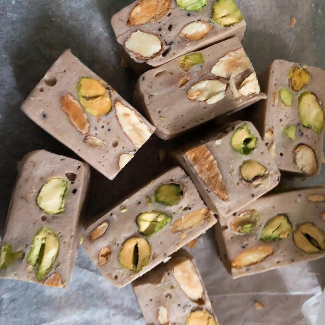 咖啡轻盐牛轧糖