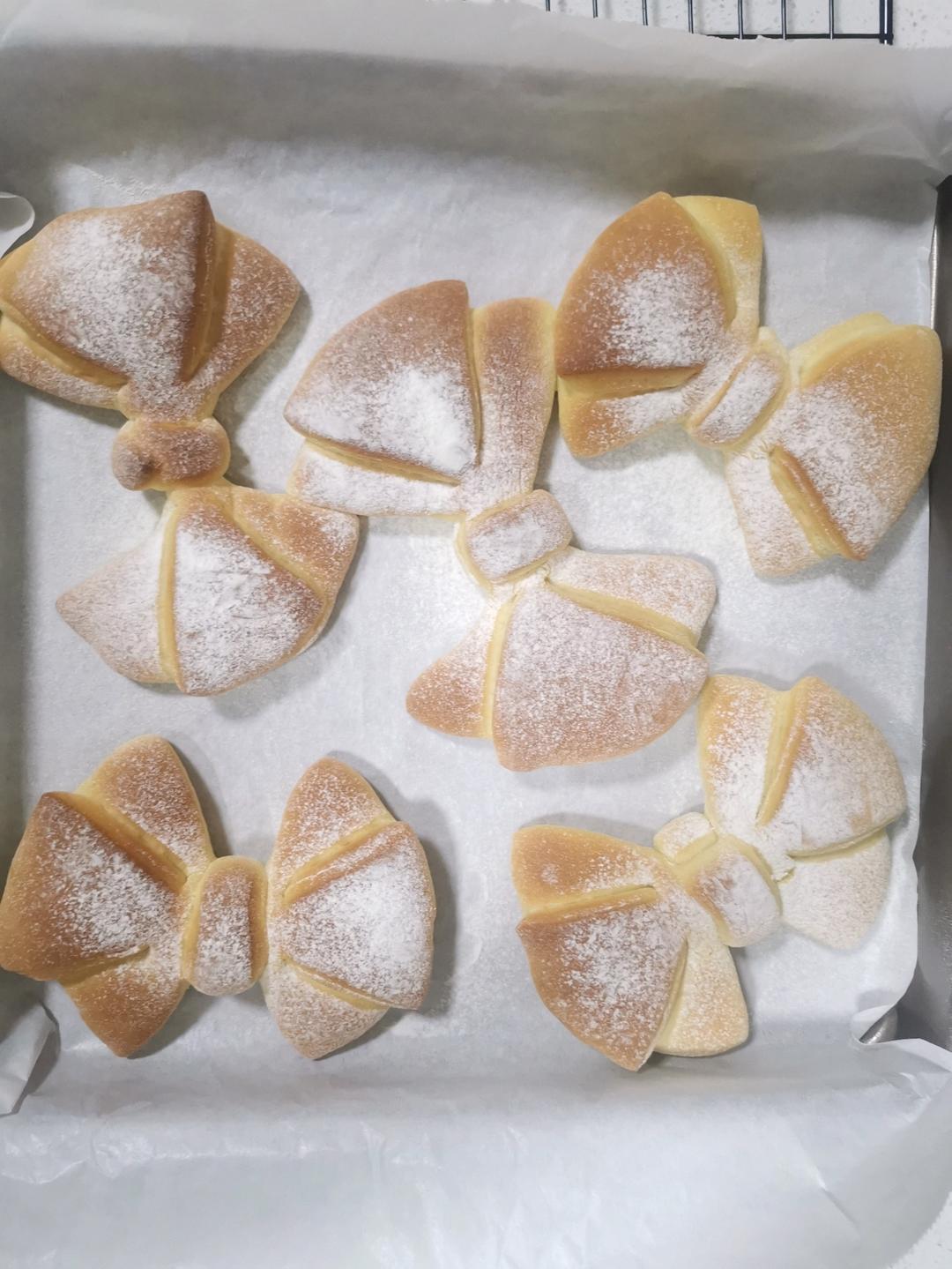 老夫的少女心蝴蝶结面包