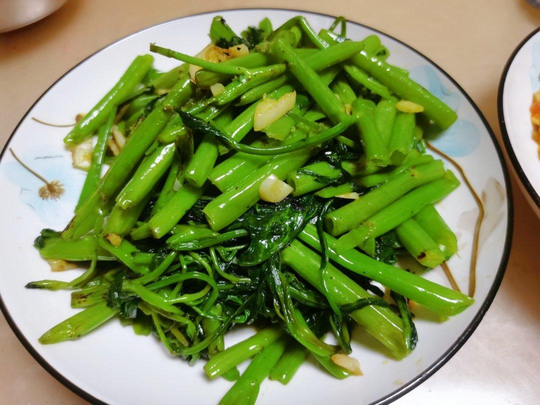 蒜蓉空心菜 | 超下饭的家常菜，拯救厨房小白