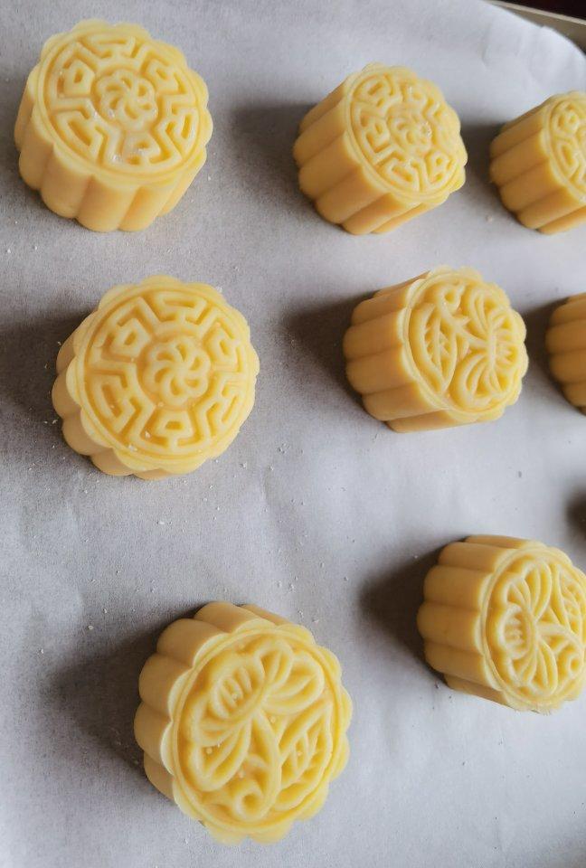 超详细图解版--流心奶黄月饼