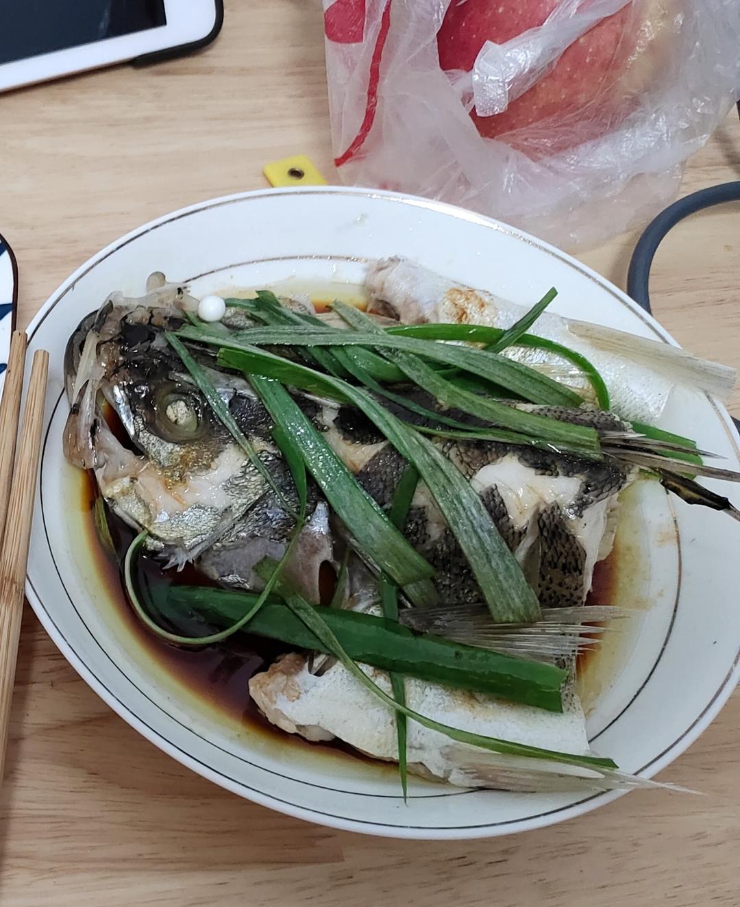 10分钟做 清蒸鲈鱼 （附切鱼图解）