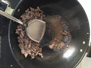 爆炒双椒牛肉的做法 步骤3