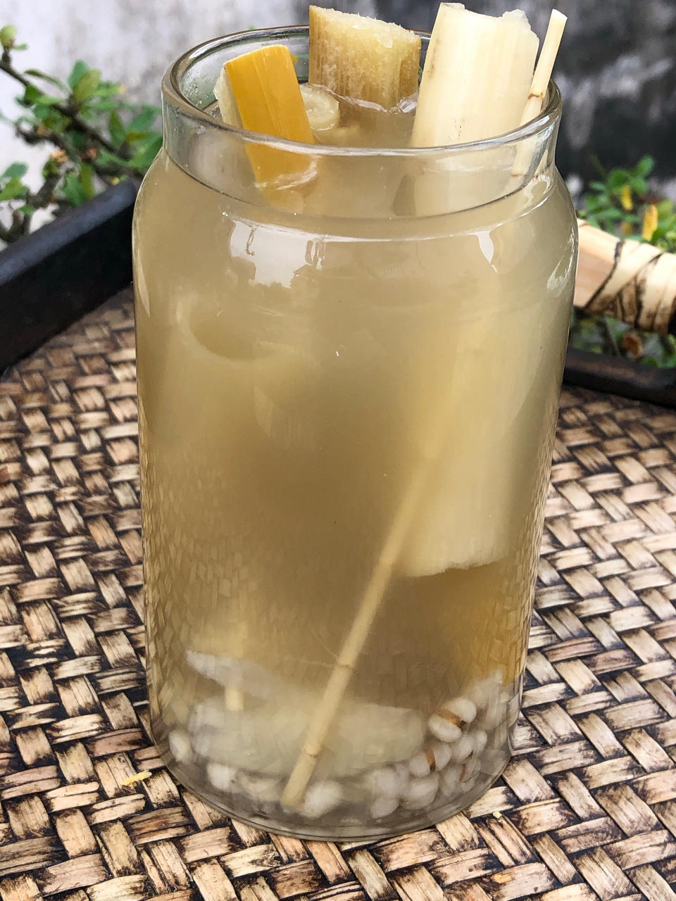 茅根竹蔗萝卜马蹄水（清热润喉的保健汤水)