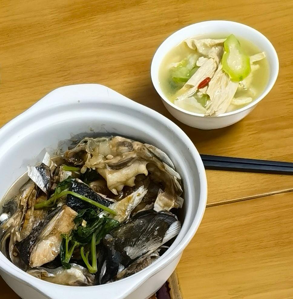 生啫砂锅鱼头～鲜美浓郁