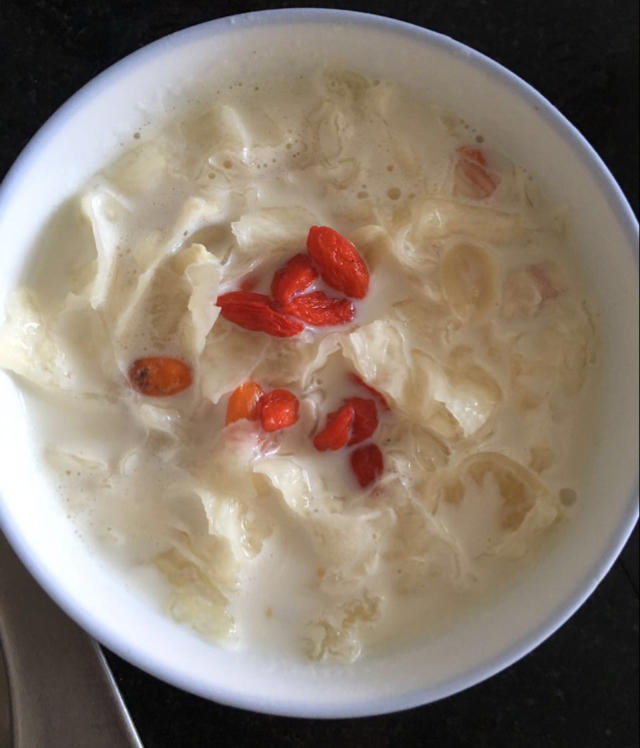 a羊毛卷卷做的牛奶炖花生