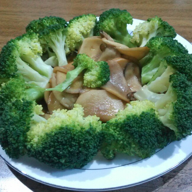 杏鲍菇炒西兰花