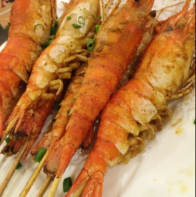 琛喻做的让你忍不住想吮指的黑椒烤虾串