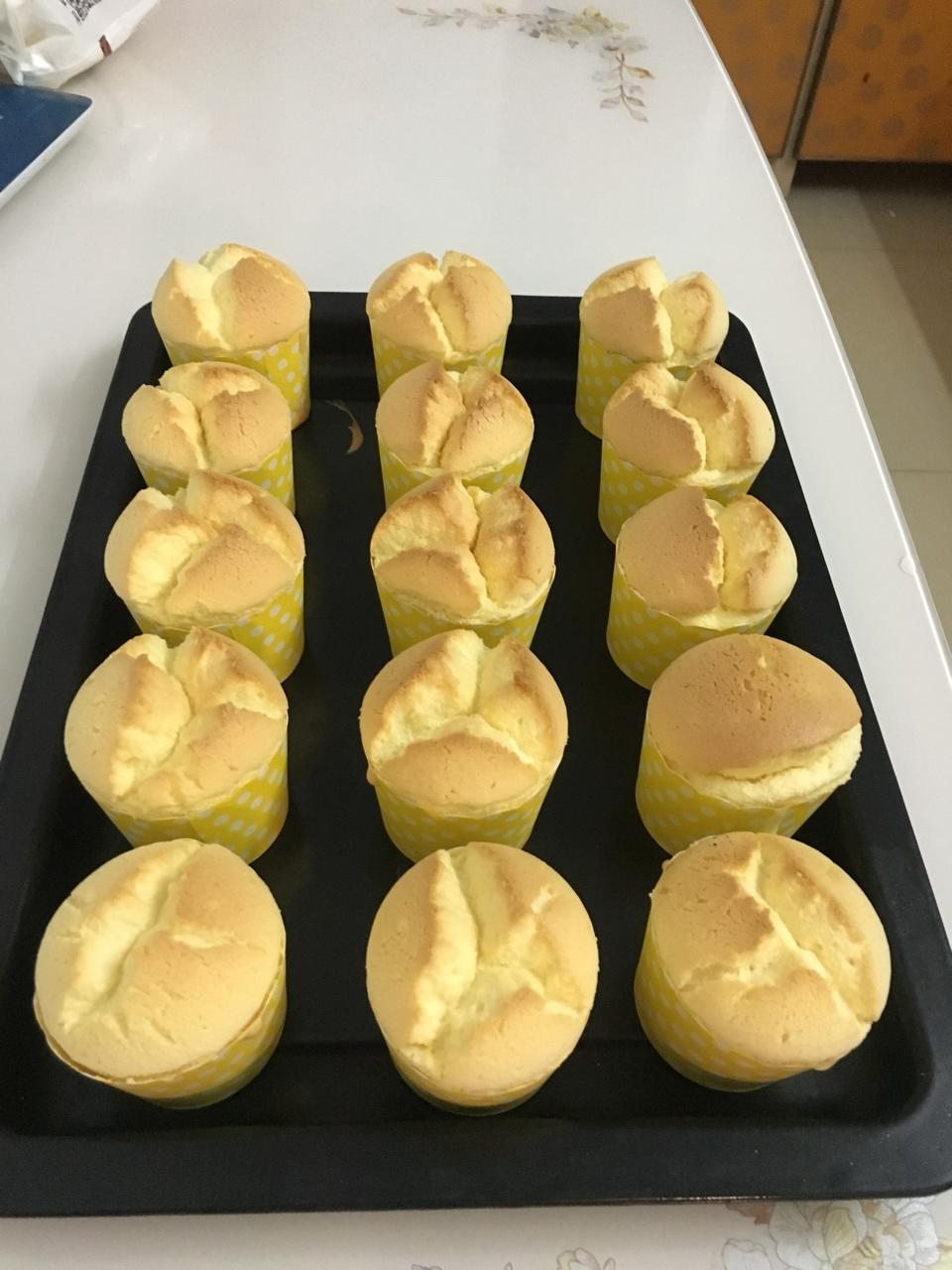 松软的戚风杯子蛋糕--简单易做