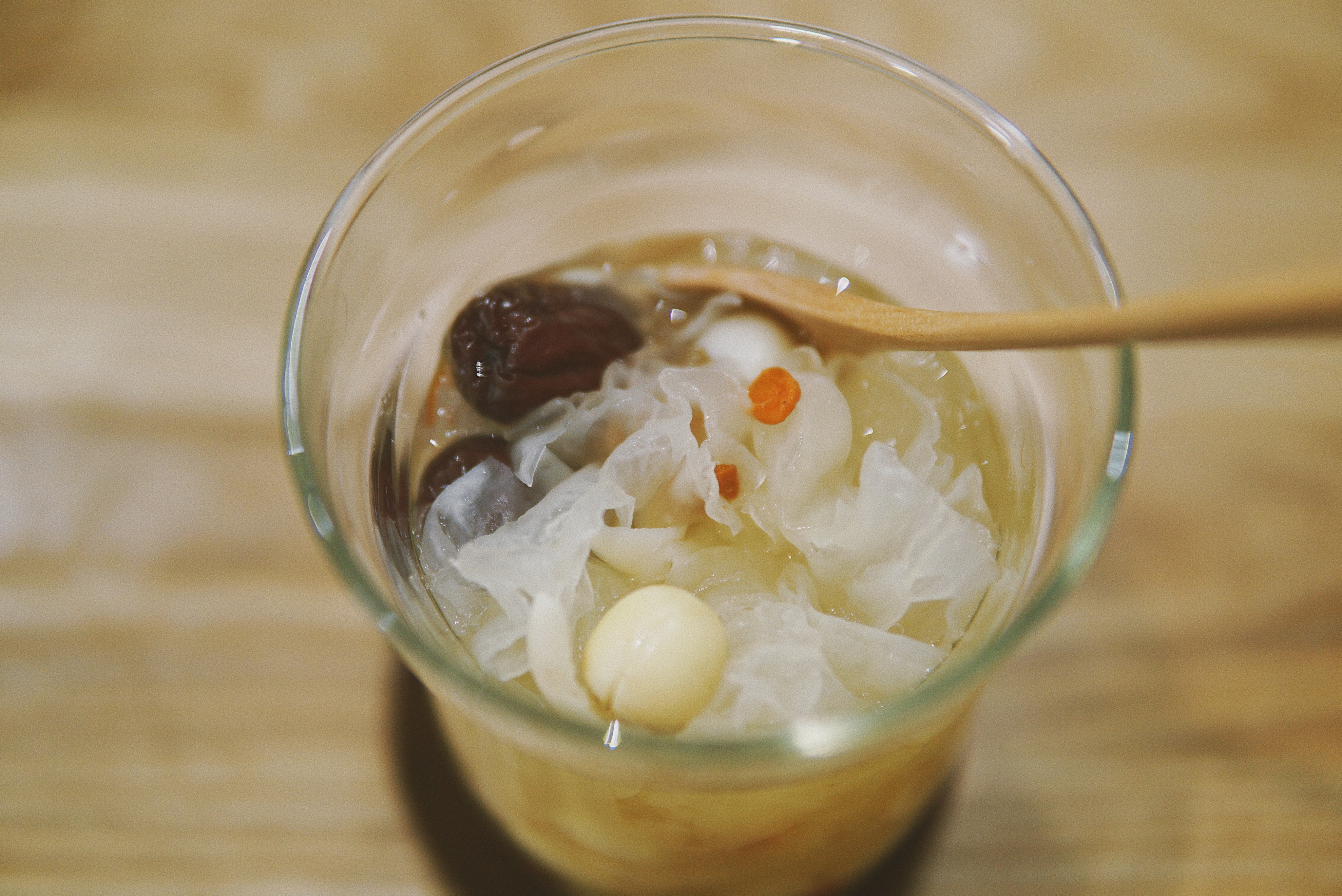 北鼎蒸炖锅：莲子百合银耳糖水+木瓜炖奶的做法 步骤5